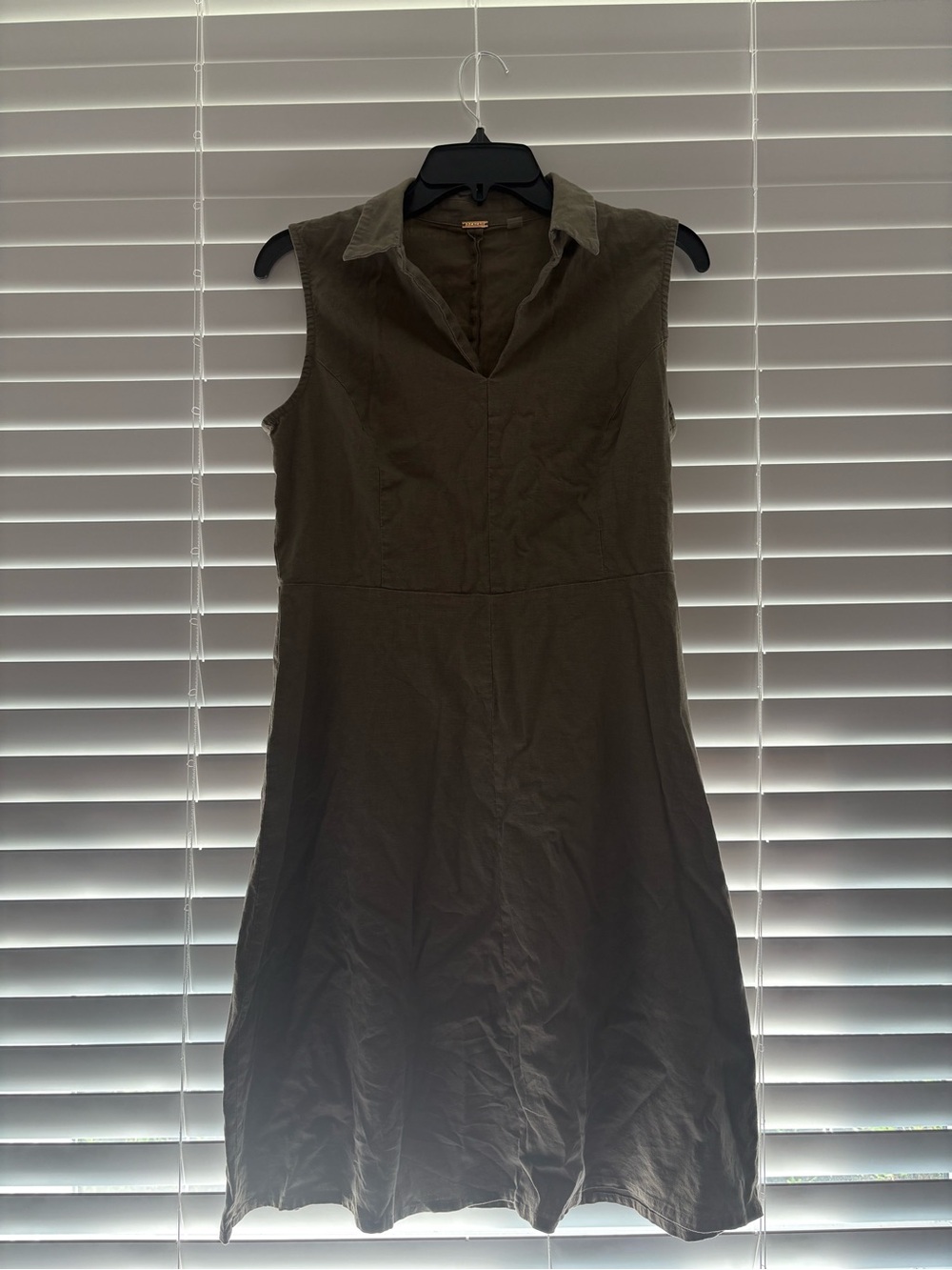 T Tahari Sleeveless Olive Collared Midi Dress